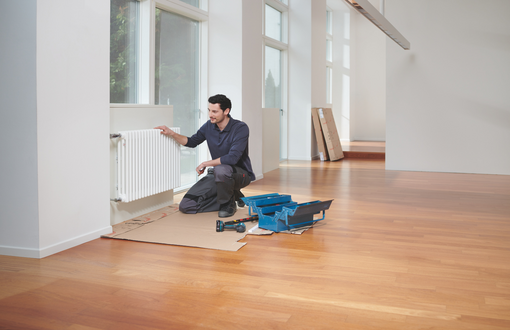 Zehnder-RAD-V0119-Create-charleston_handwerker_sitzend_11_quer Rendering Zehnder Charleston Decorative radiator Side view